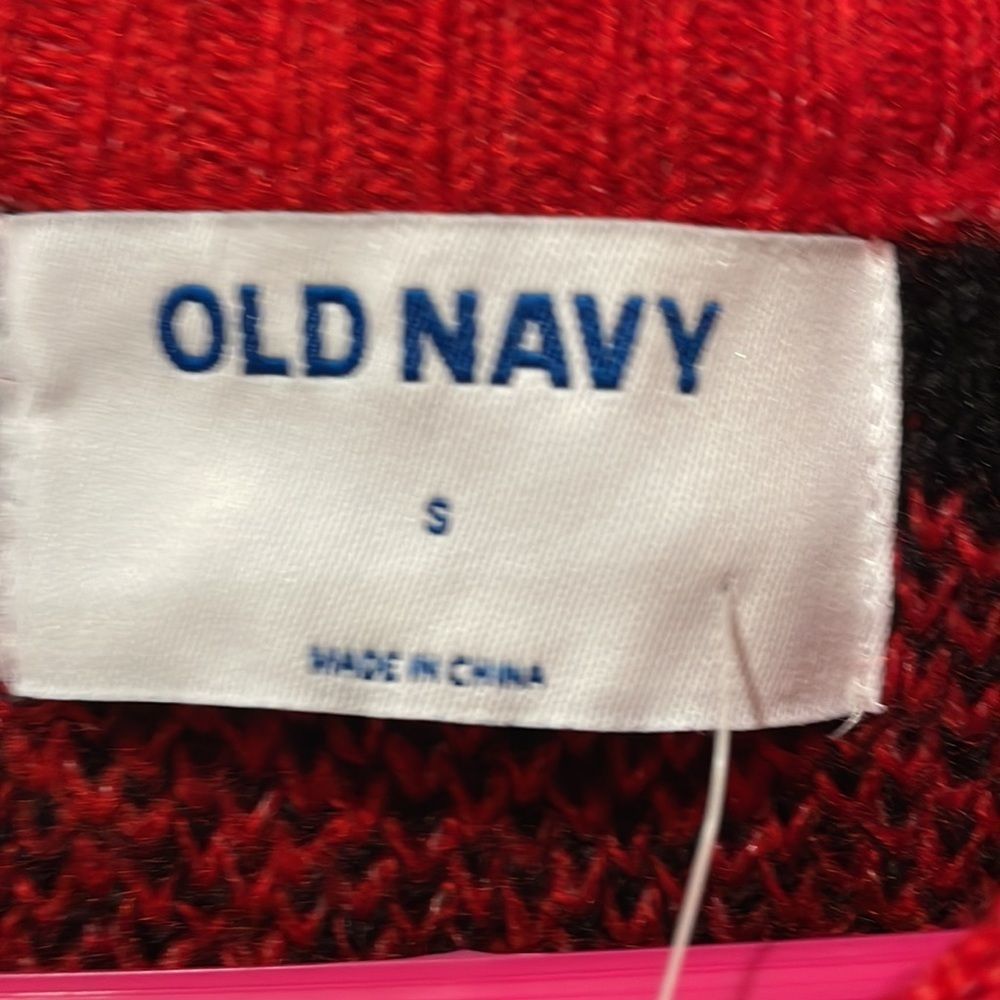 Red and black sweater‎ - Picture 2 of 6